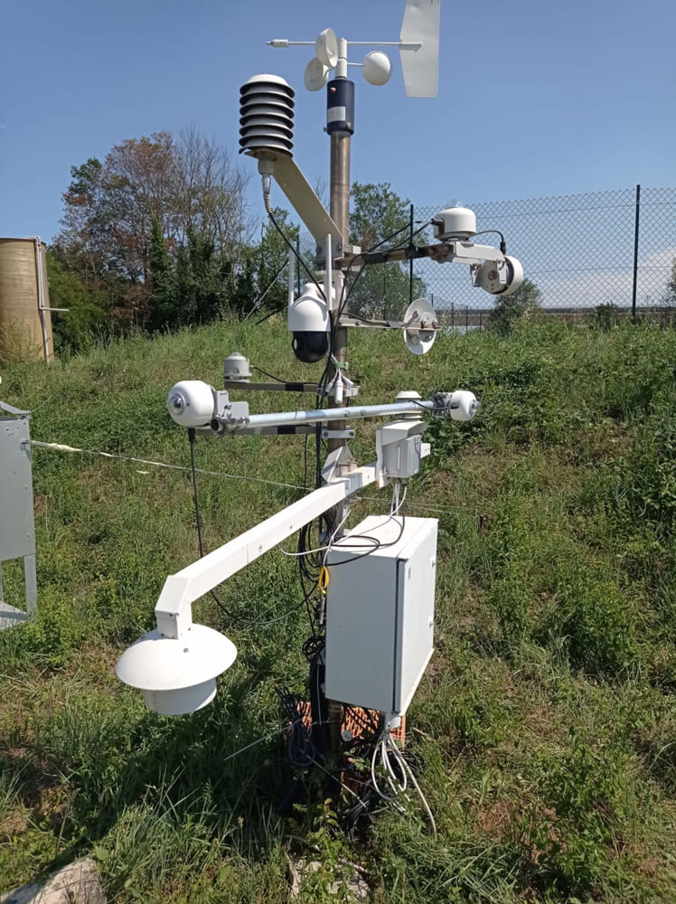 Foto della centralina climatica installata.