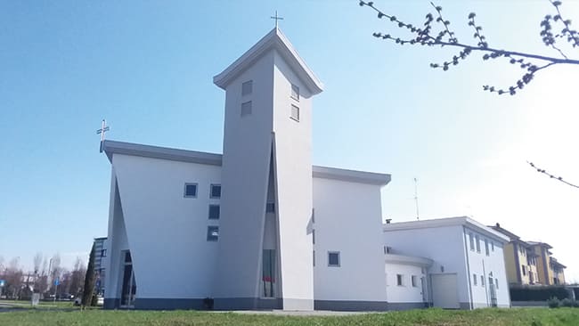 Edificio religioso in muratura armata.